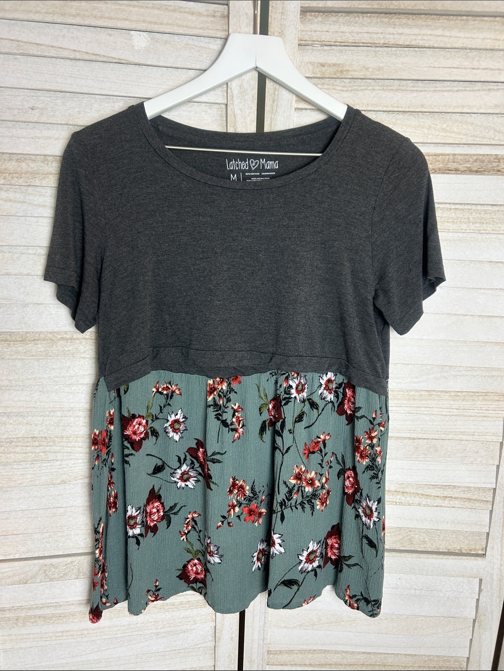 Latched Mama Short Sleeved Nursing Top. Size Medium - Picture 2 of 8